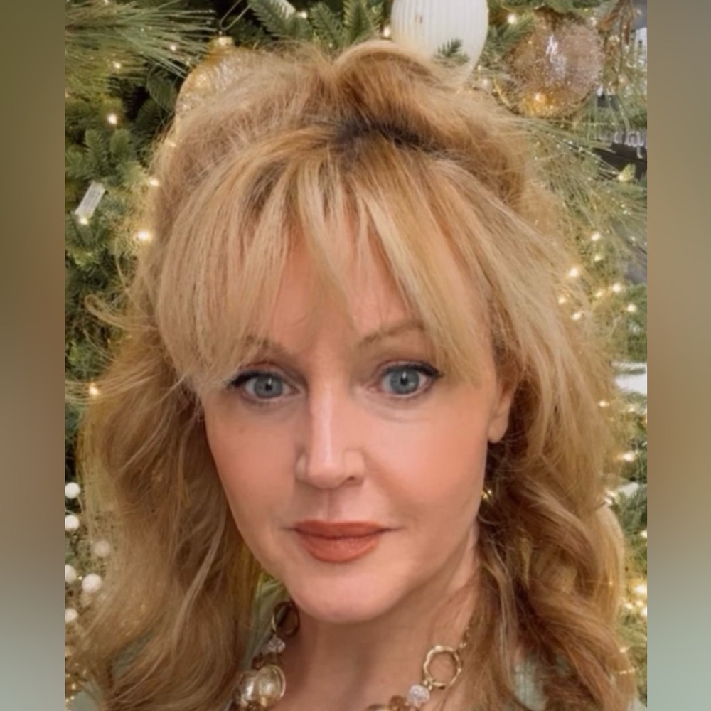 Meet your Posher, Crystal